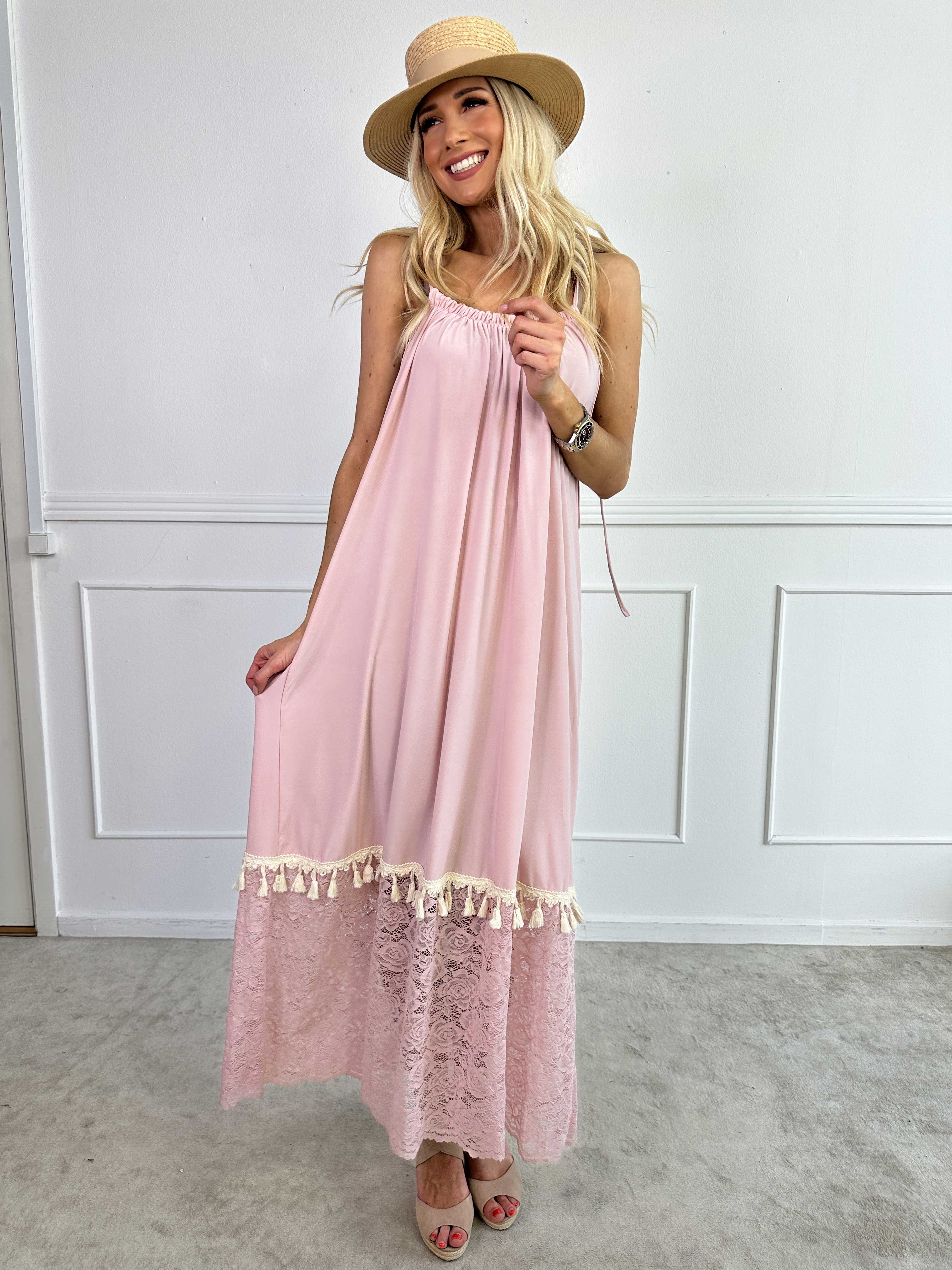 Willow - Lang elastisk kjole med blonde forneden